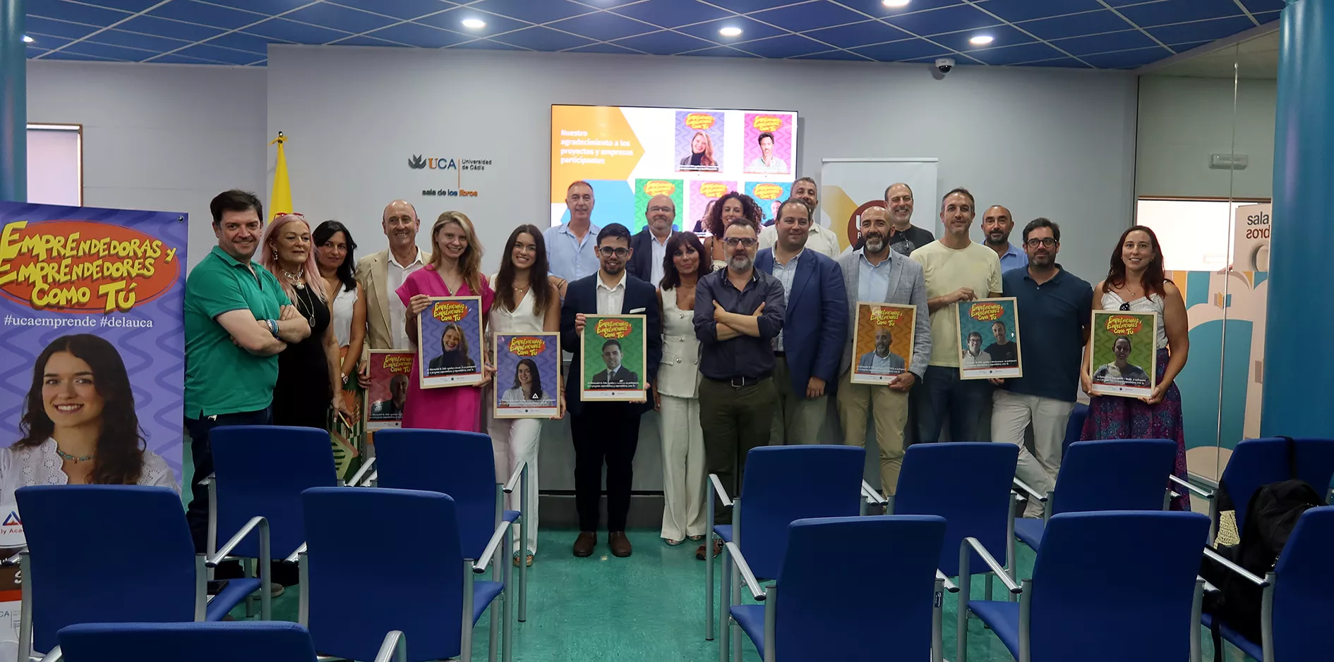 Foto grupal de los galardonados al final del acto