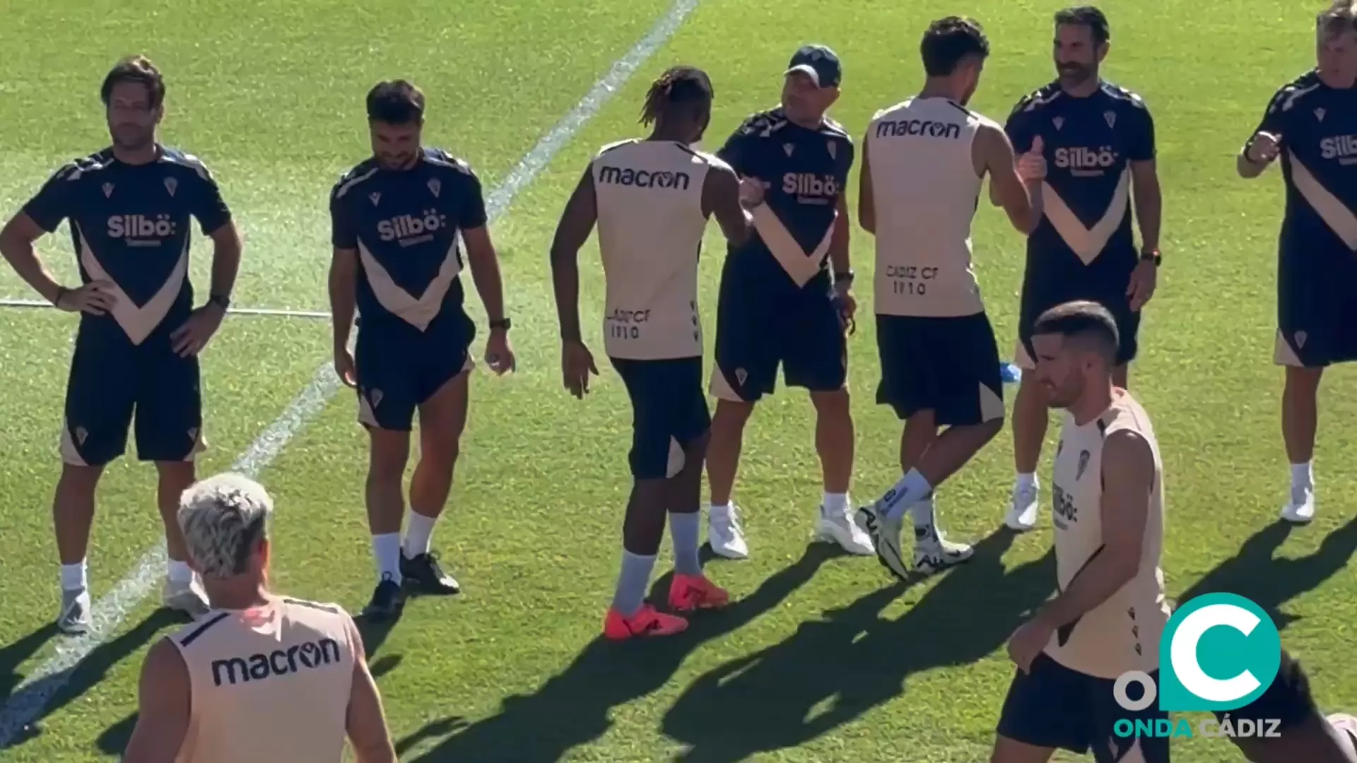 Koaumé y Paco López se saludan antes de iniciar la sesión 