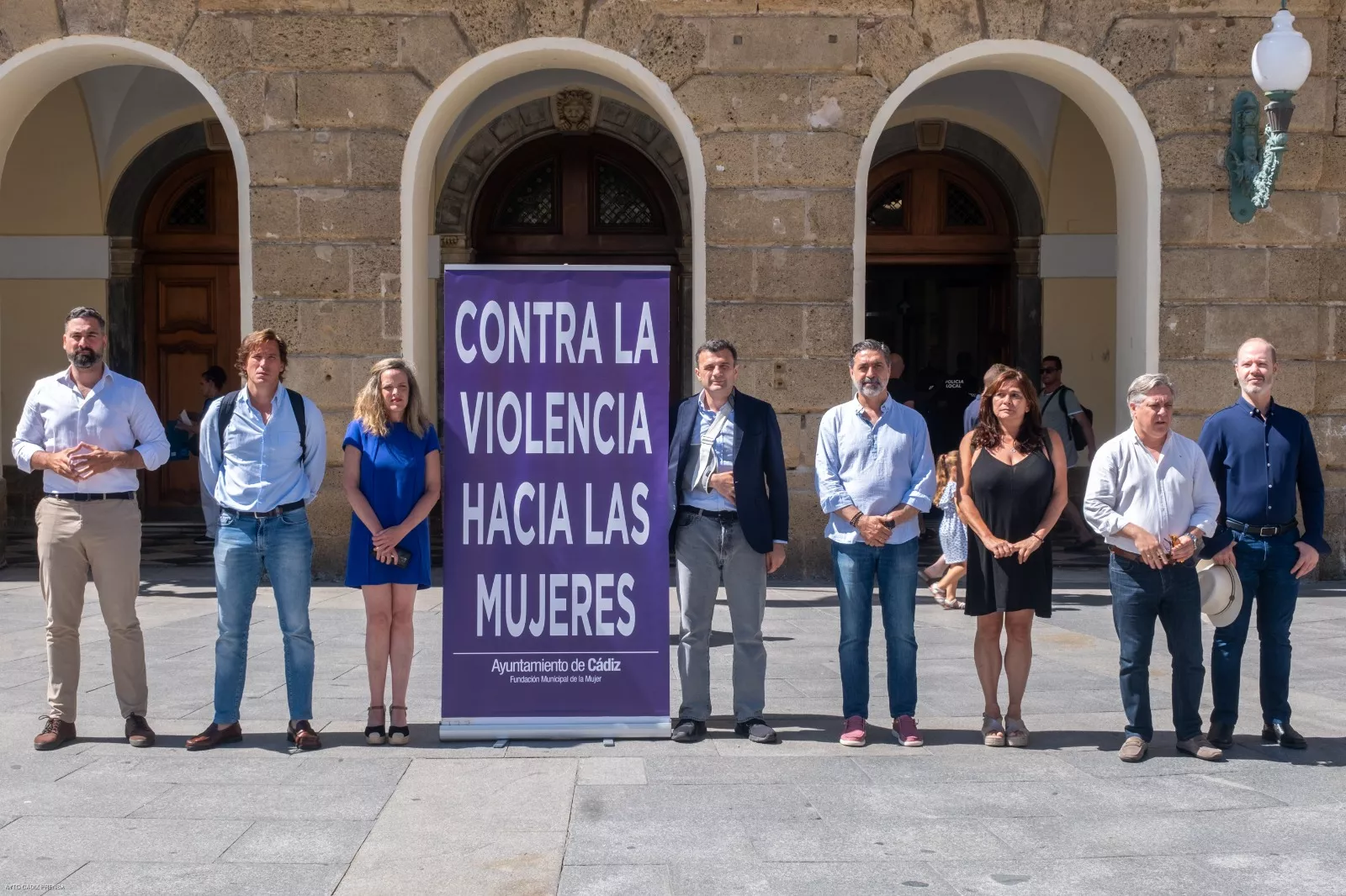 Autoridades durante el transcurso del acto.