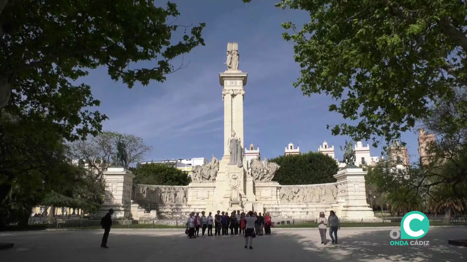Imagen de uno de los lugares emblemáticos de Cádiz donde se alza el Monumento a las Cortes en Plaza de España. Imagen de uno de los lugares emblemáticos de Cádiz donde se alza el Monumento a las Cortes en Plaza de España.