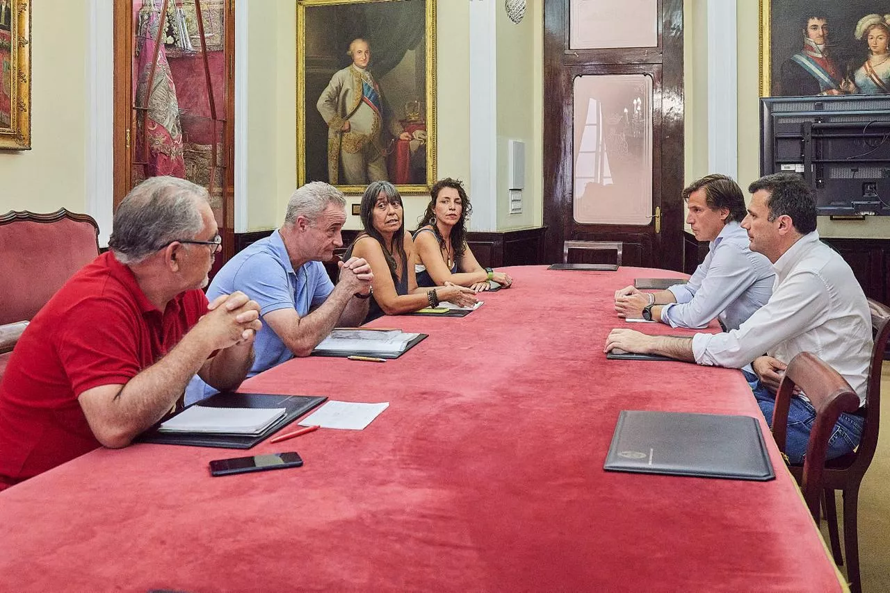 Un momento del encuentro en el Ayuntamiento