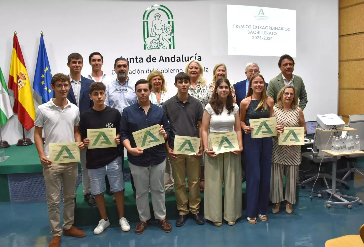 Todos los reconocidos al final del acto con su diploma acreditativo