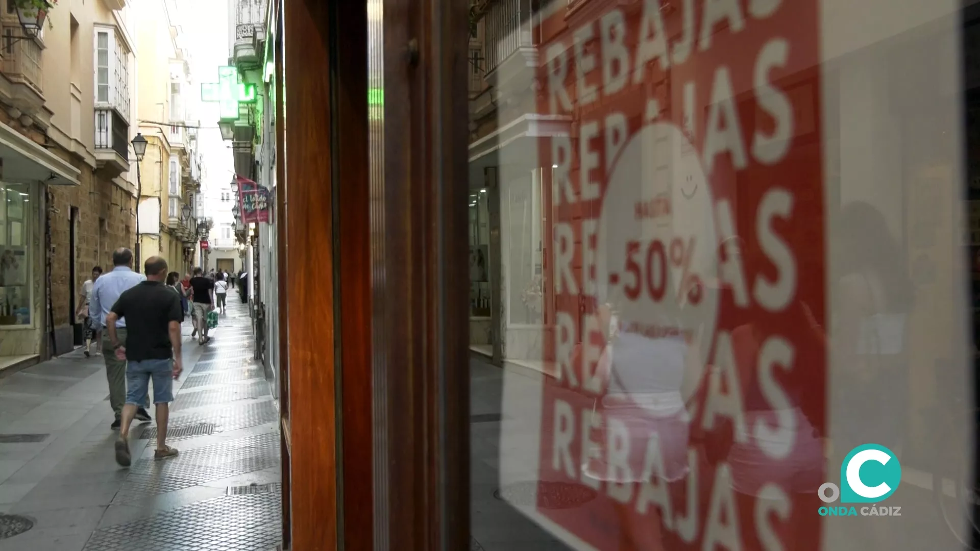 Cádiz Centro anima a los gaditanos a participar en las redes sociales de la asociación de comerciantes. 