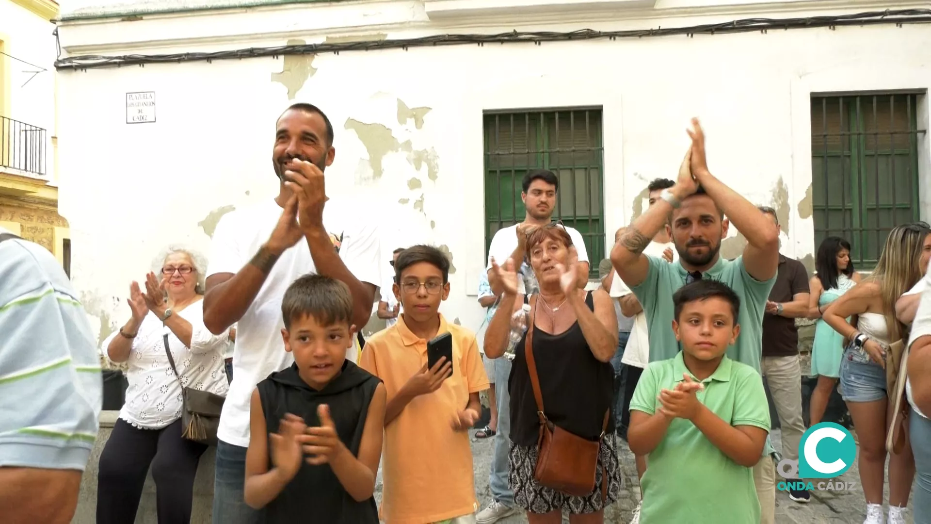 Carlitos y Jesulito, en su barrio de Santa María, en la presentación oficial como jugadores del CD Virgili Cádiz. 