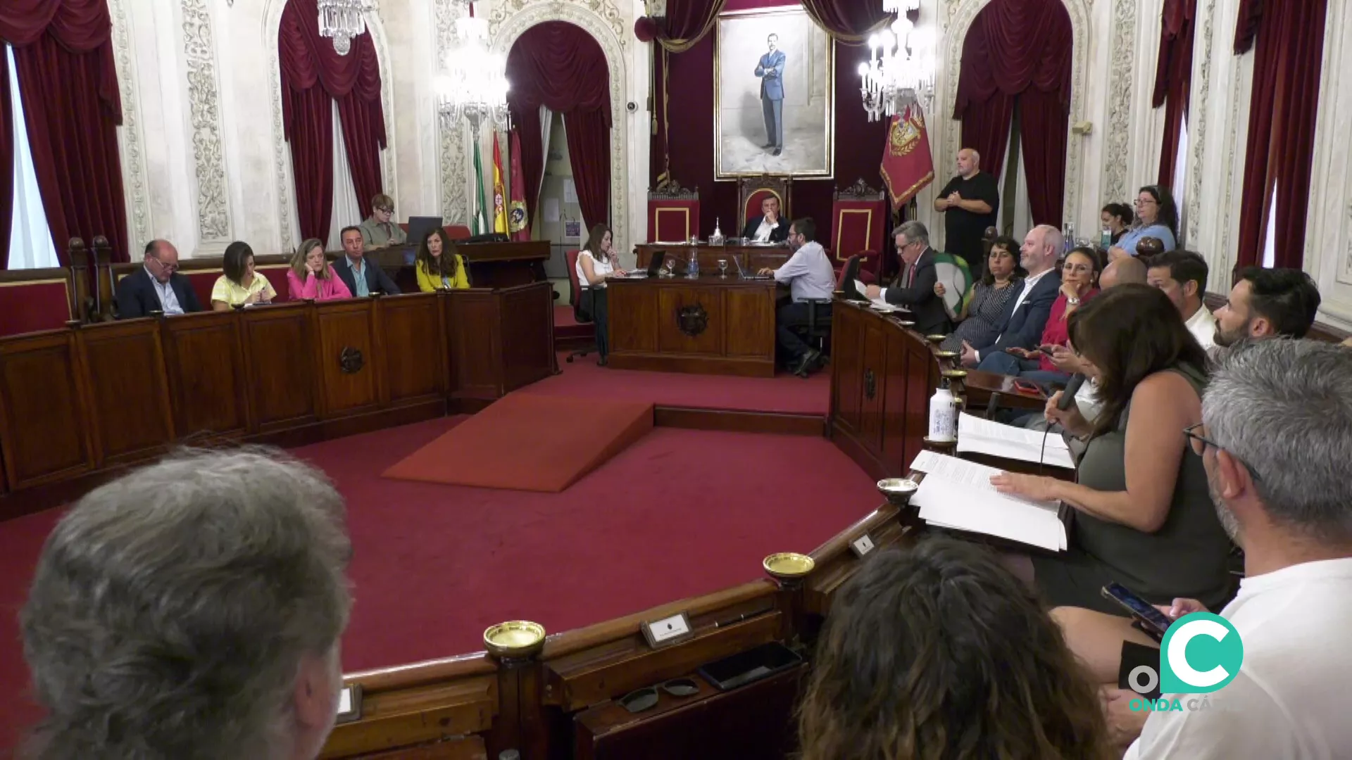 Un momento de la sesión plenaria celebrada en el Ayuntamiento de Cádiz