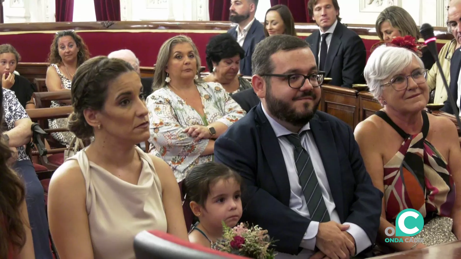 La pareja en un momento de la ceremonia