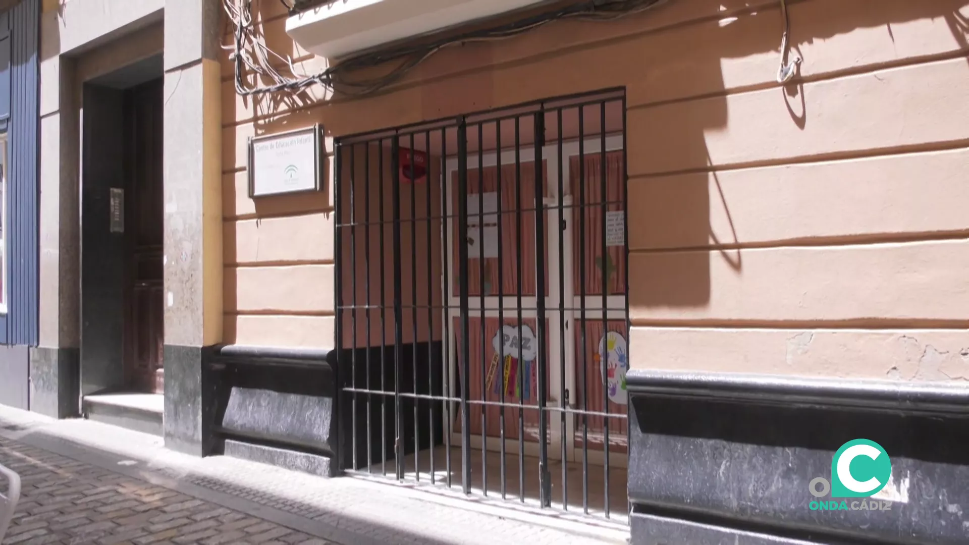 Entrada del recinto educativo ahora precintado 