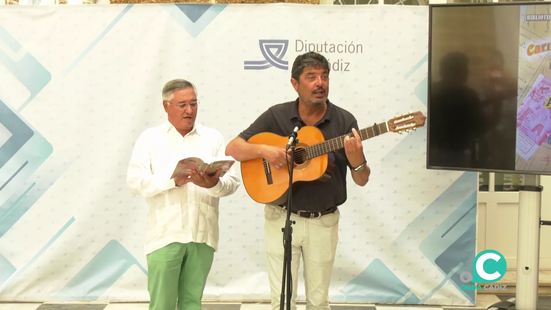  Francis Sevilla Pecci y Enrique Montiel interpretaron algunas coplas durante el acto