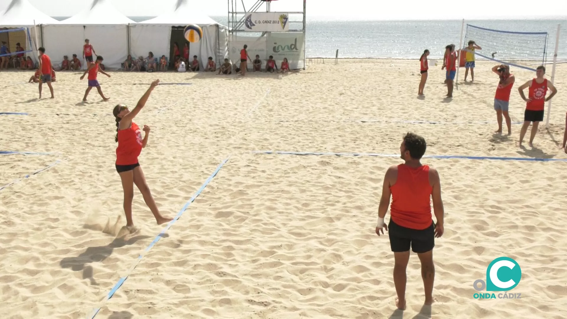 La playa Victoria acoge el Torneo Arena Cádiz 2012 de Voley Playa.