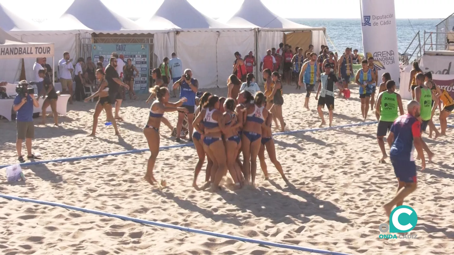 Imagen de celebración del título del equipo femenino almeriense 