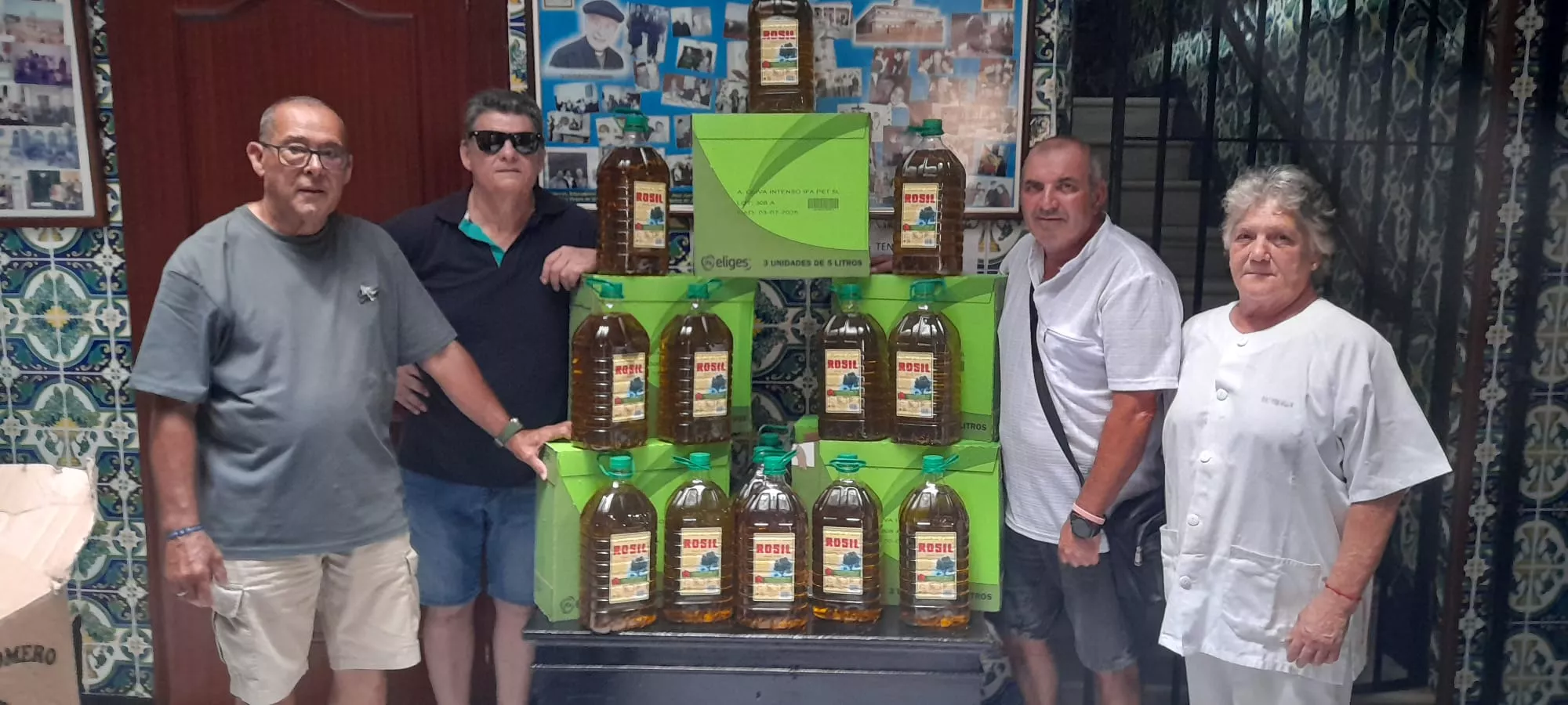 La hermandad consiguió duplicar la petición de 250 litros de aceite con las aportaciones ciudadanas