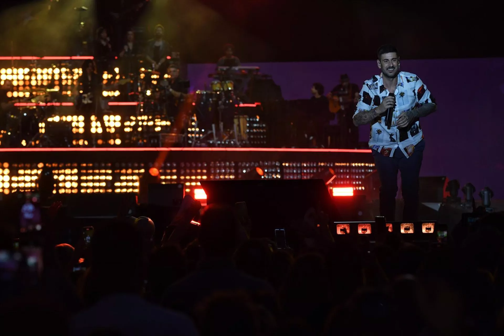 El cantante asturiano durante uno de sus últimos conciertos de su gira de verano