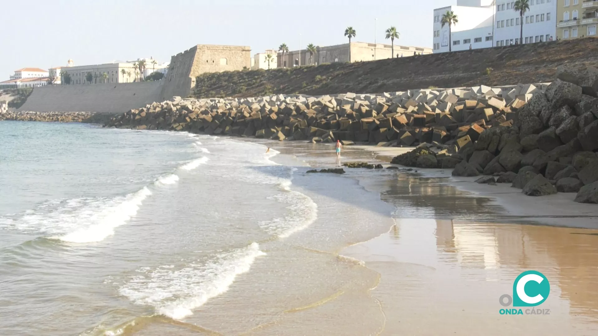 Costas señala que se trata de mejorar las playas que se han creado de forma natural. 