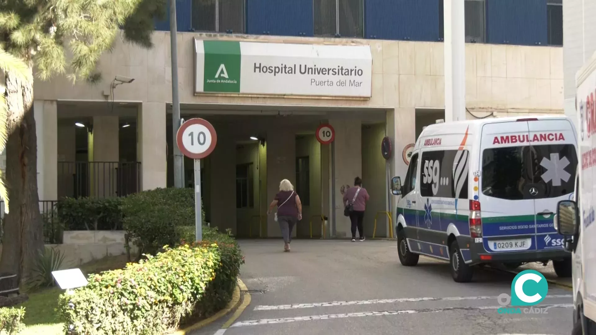 Imagen de la entrada del Hospital Universitario Puerta del Mar. 