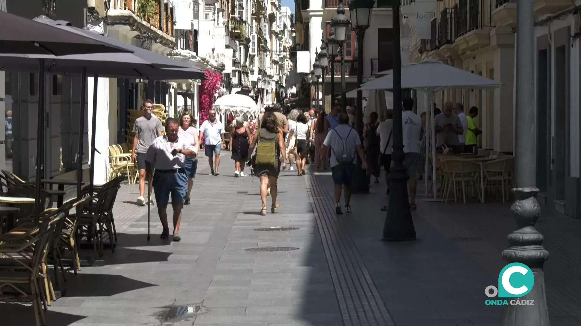 Izquierda Unida considera que se está incumpliendo la Ordenanza de Terrazas municipal en distintos puntos de Cádiz. 