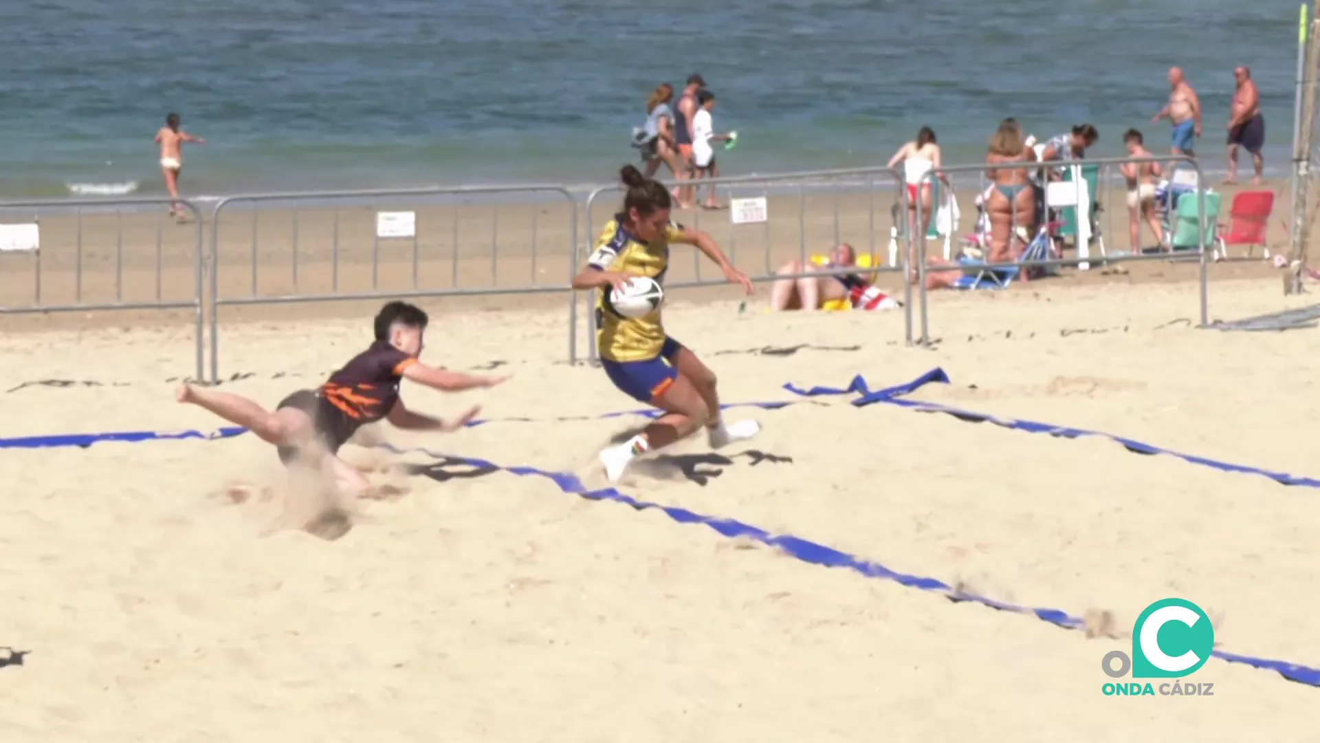 Uno de los encuentros celebrados en la instalación deportiva referente del verano en Cádiz