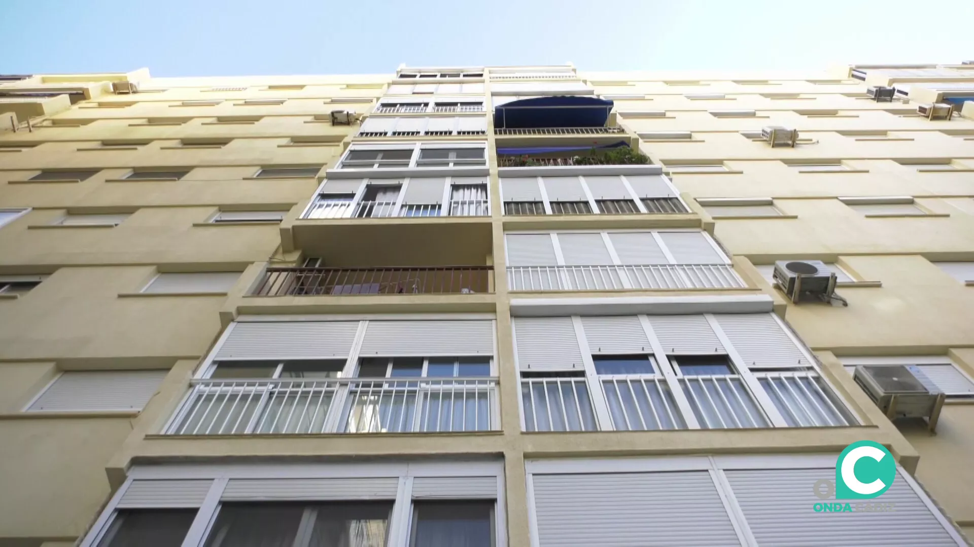 Imagen de la fachada de un edificio en la capital gaditana