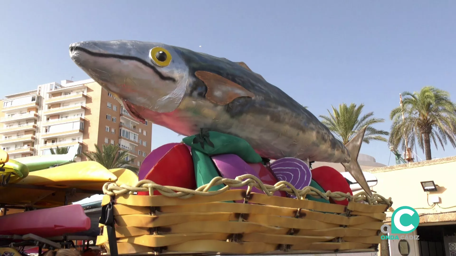 La artesanal figura que tras arder marcará el simbólico acto que despide el verano