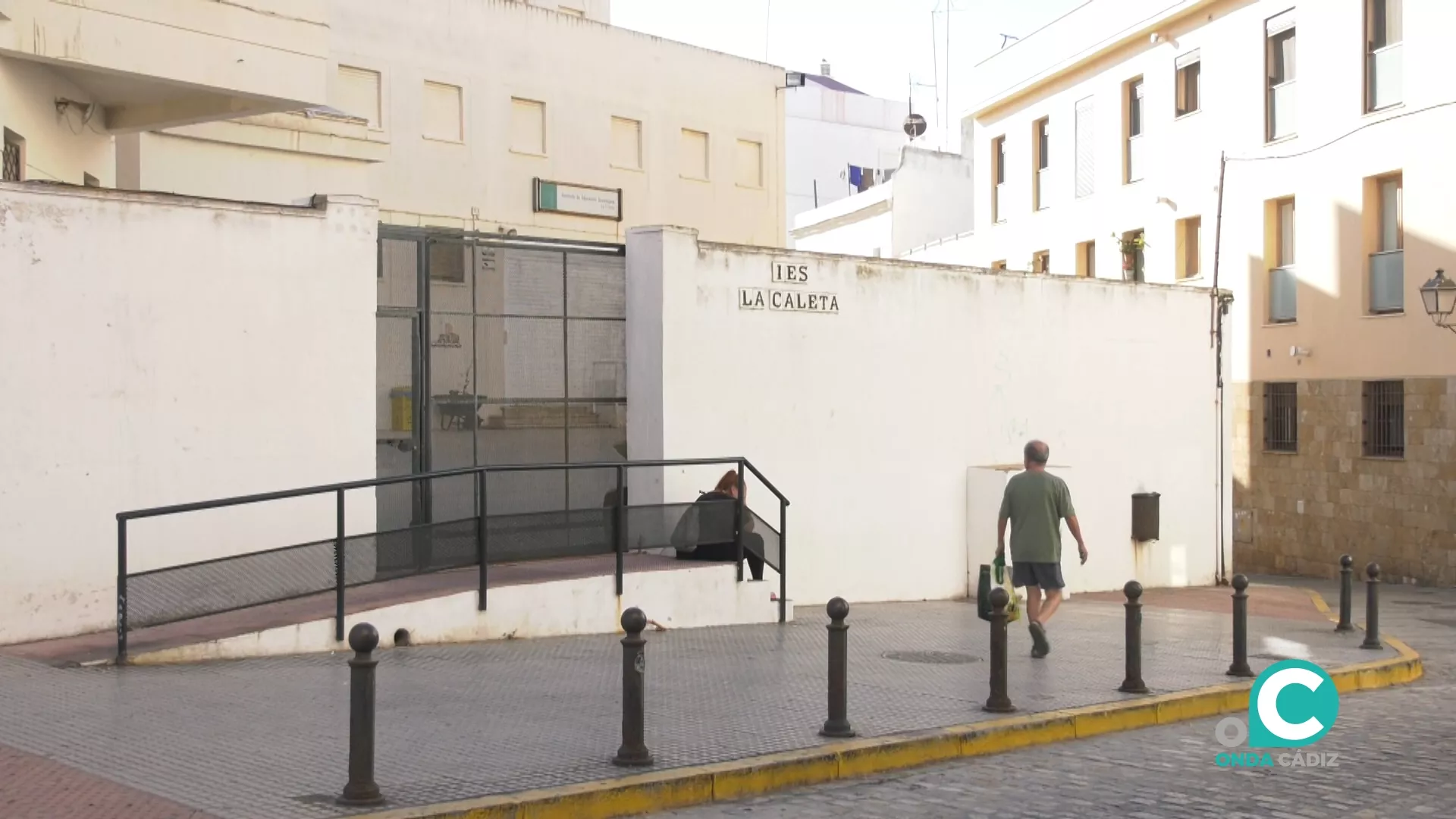 Imagen de la fachada del centro escolar Caleta. 