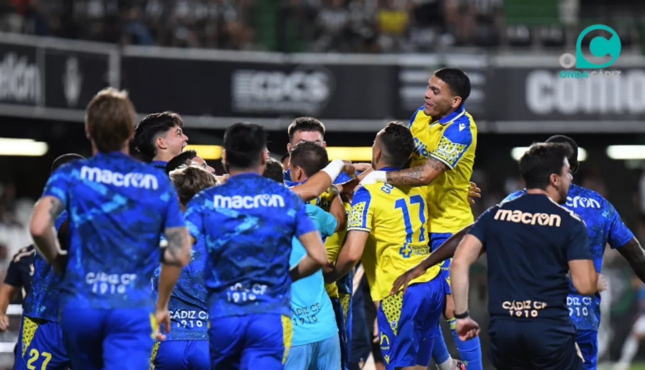 El equipo celebra uno de los tantos conseguidos en Castalia (Foto: Cádiz CF)