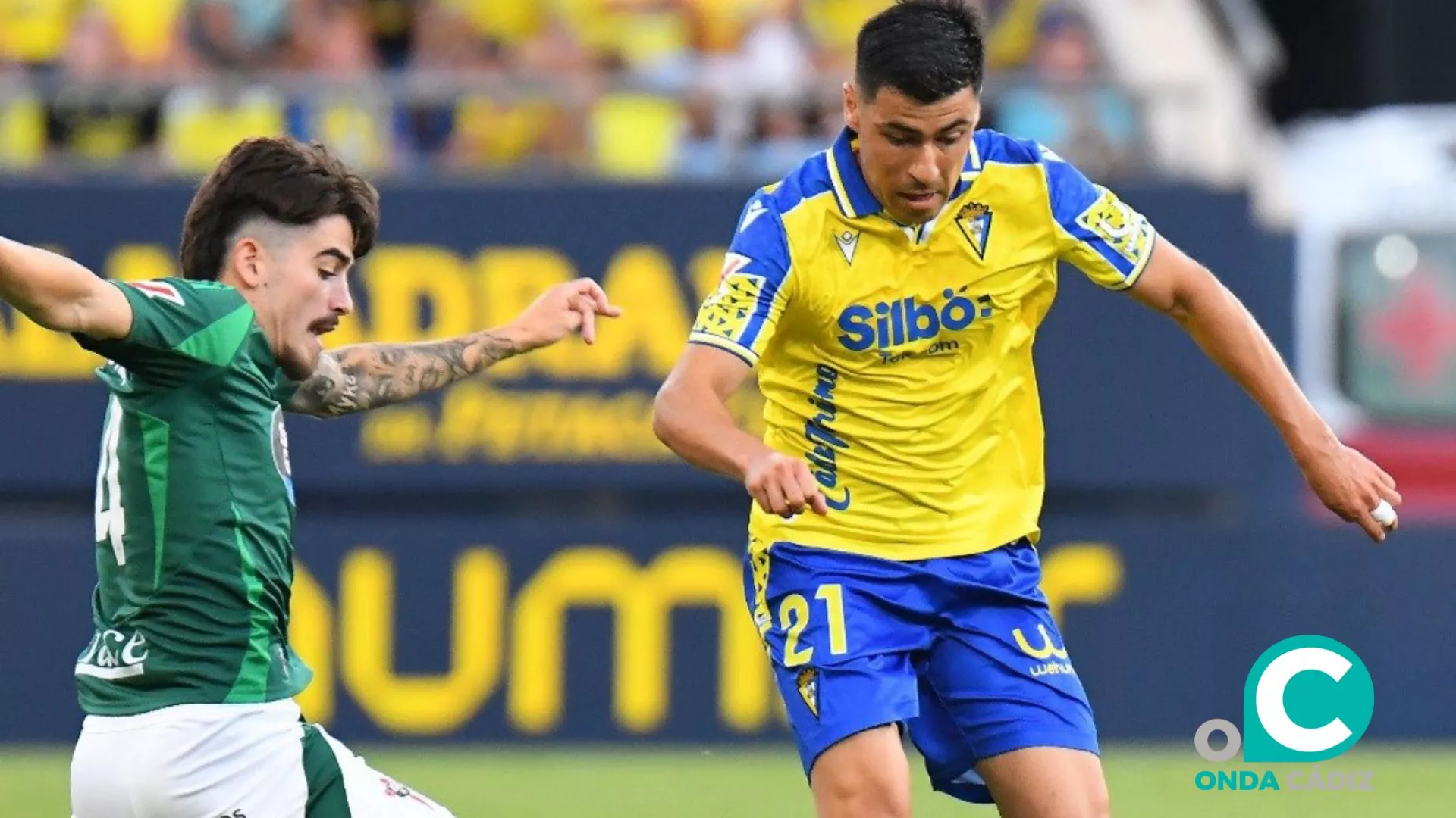 Tomas Alarcón en una acción del encuentro (Foto: Cádiz CF)