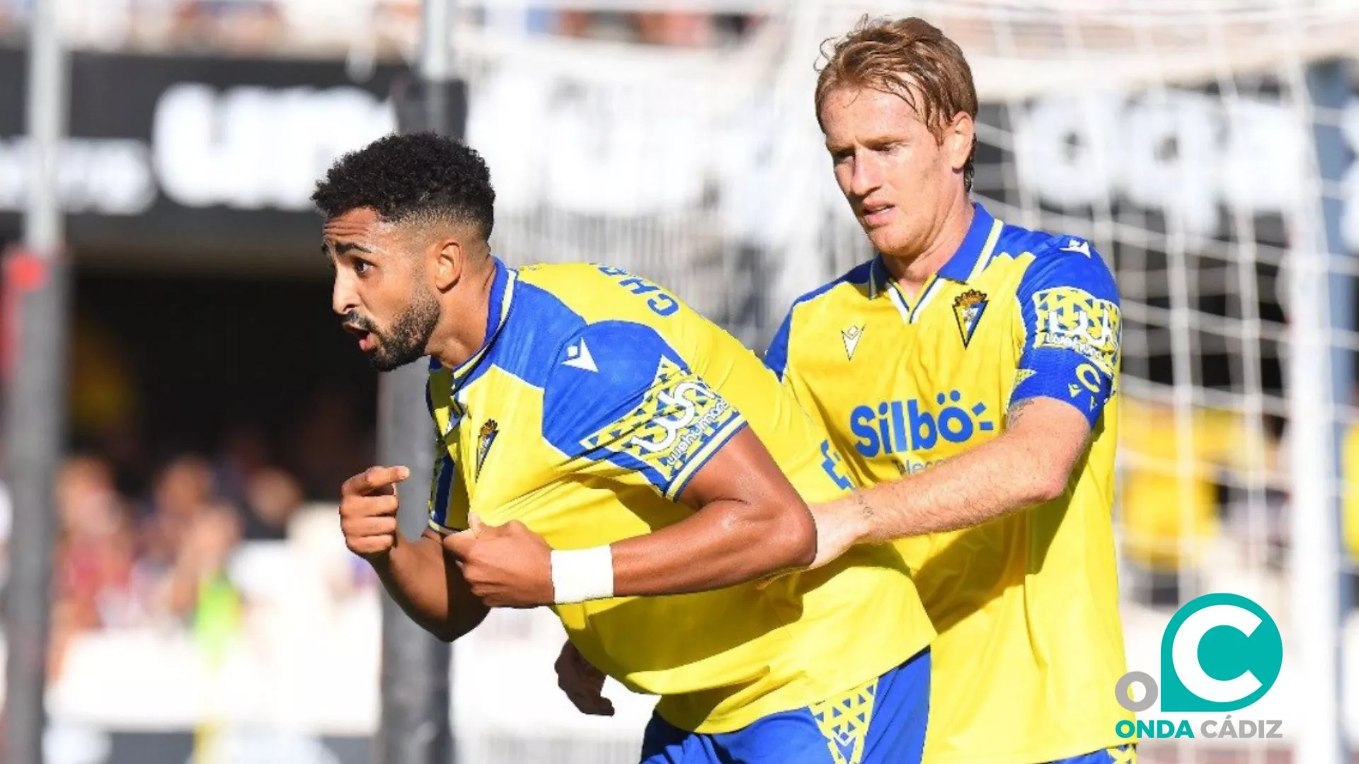 Chris Ramos celebra su segundo gol en Cartagonova (Foto: Cádiz CF)