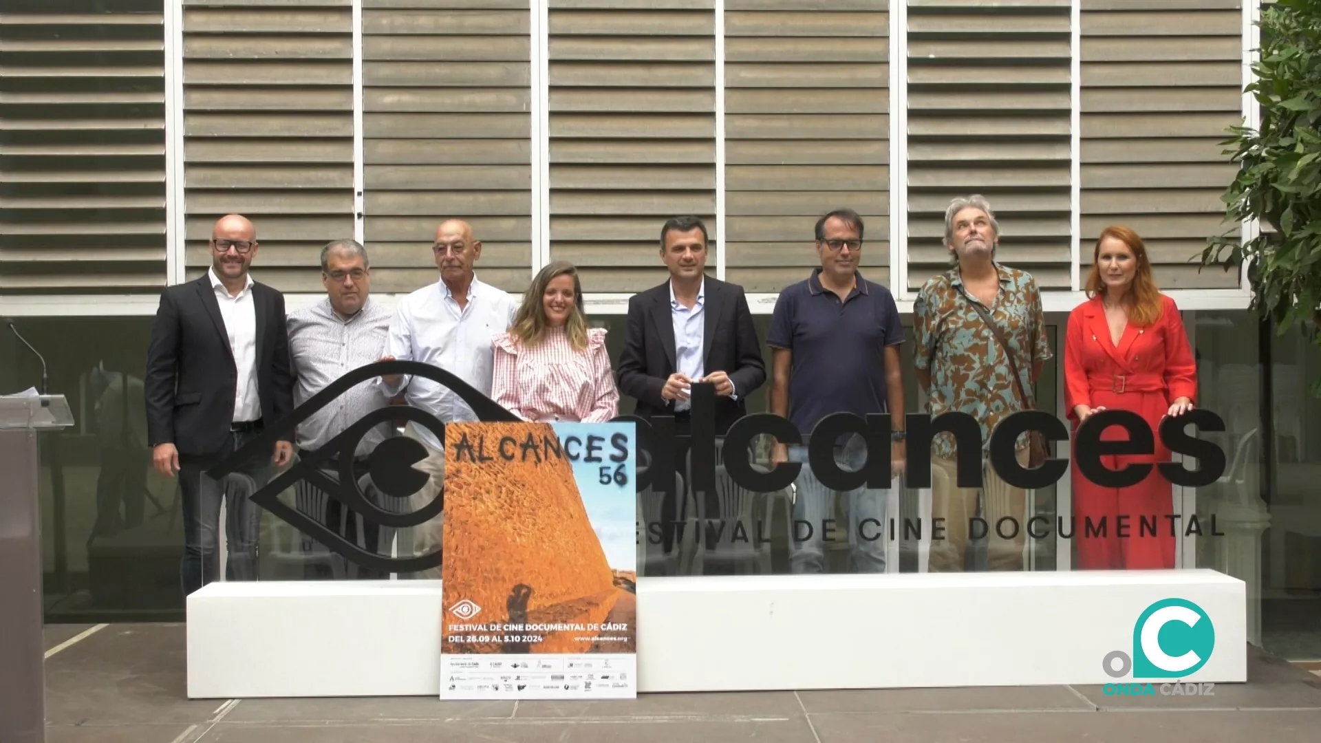 Foto de familia de la presentación del cartel de la nueva edición de Alcances. 