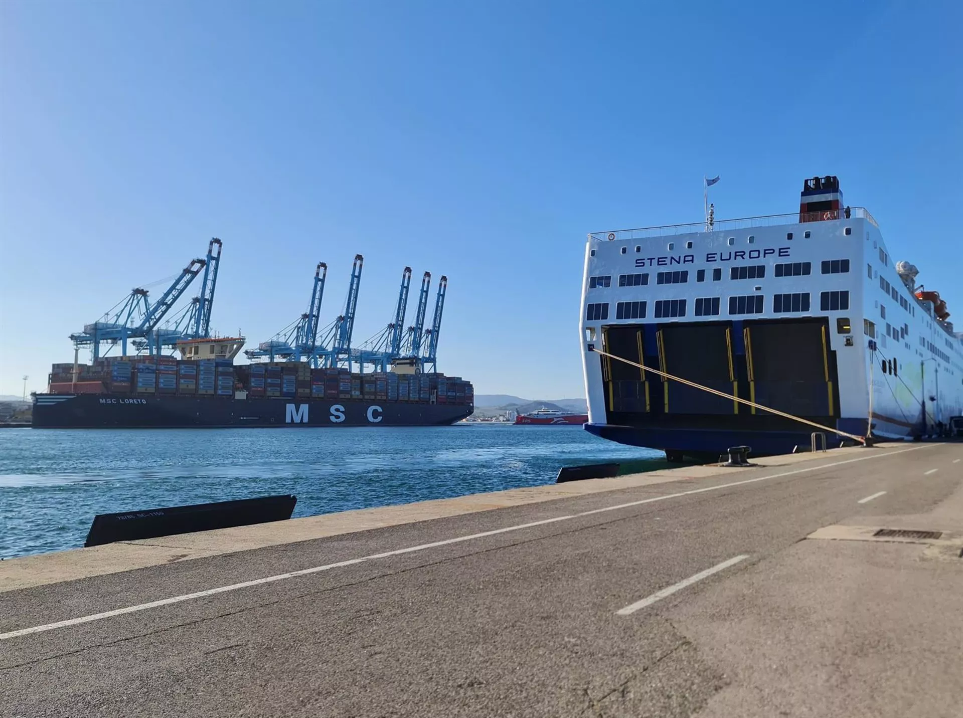  Vista del Puerto de Algeciras.