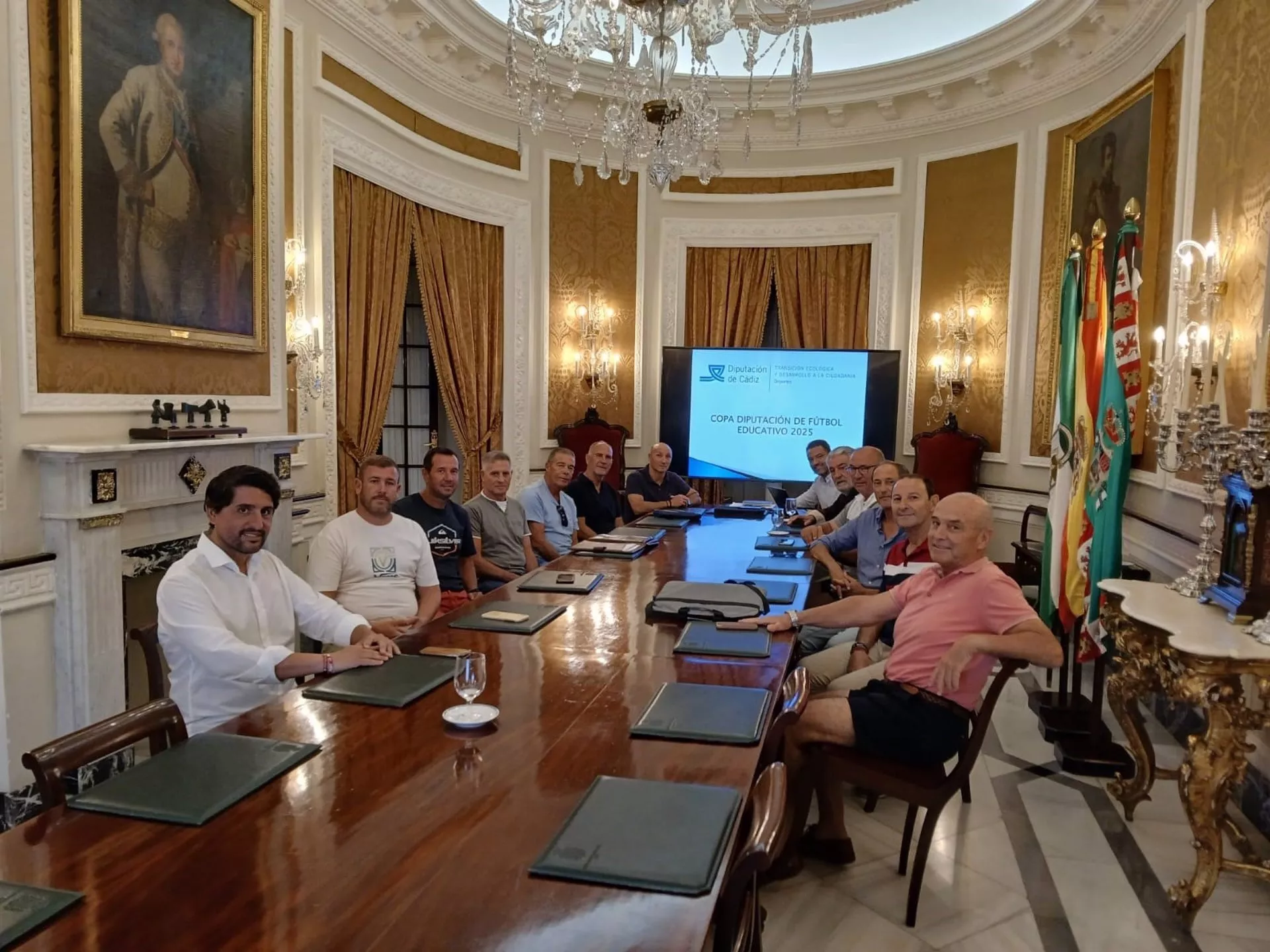 Reunión de técnicos del Servicio de Deportes, representantes de las escuelas y clubes participantes en la Copa de Fútbol Educativo 2025 y la Real Federación Andaluza de Fútbol