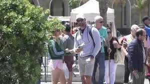 Cruceristas paseando por las calles de la ciudad de Cádiz. 