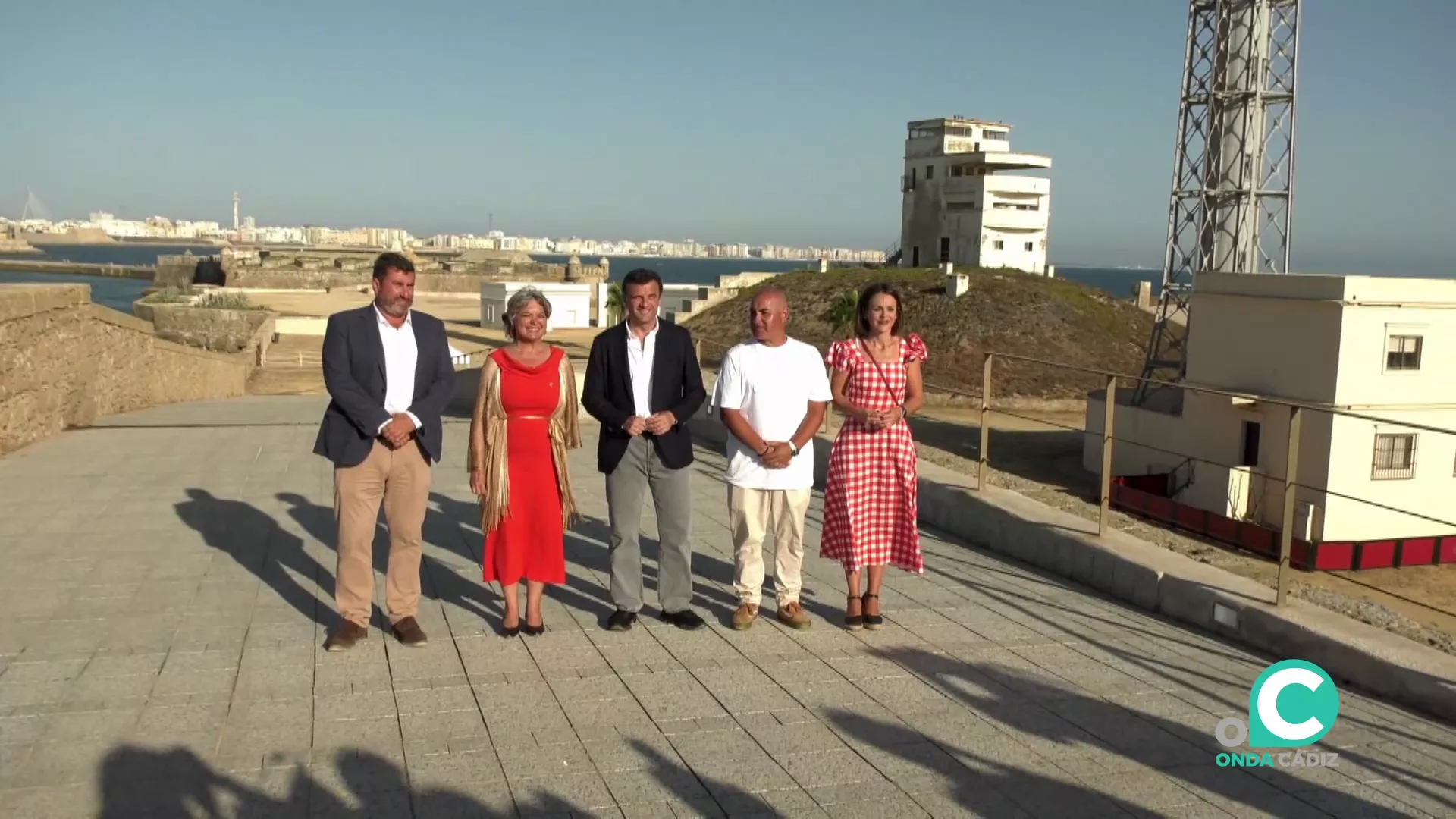 El alcalde y autoridades durante la apertura del Castillo de San Sebastián el pasado mes de agosto