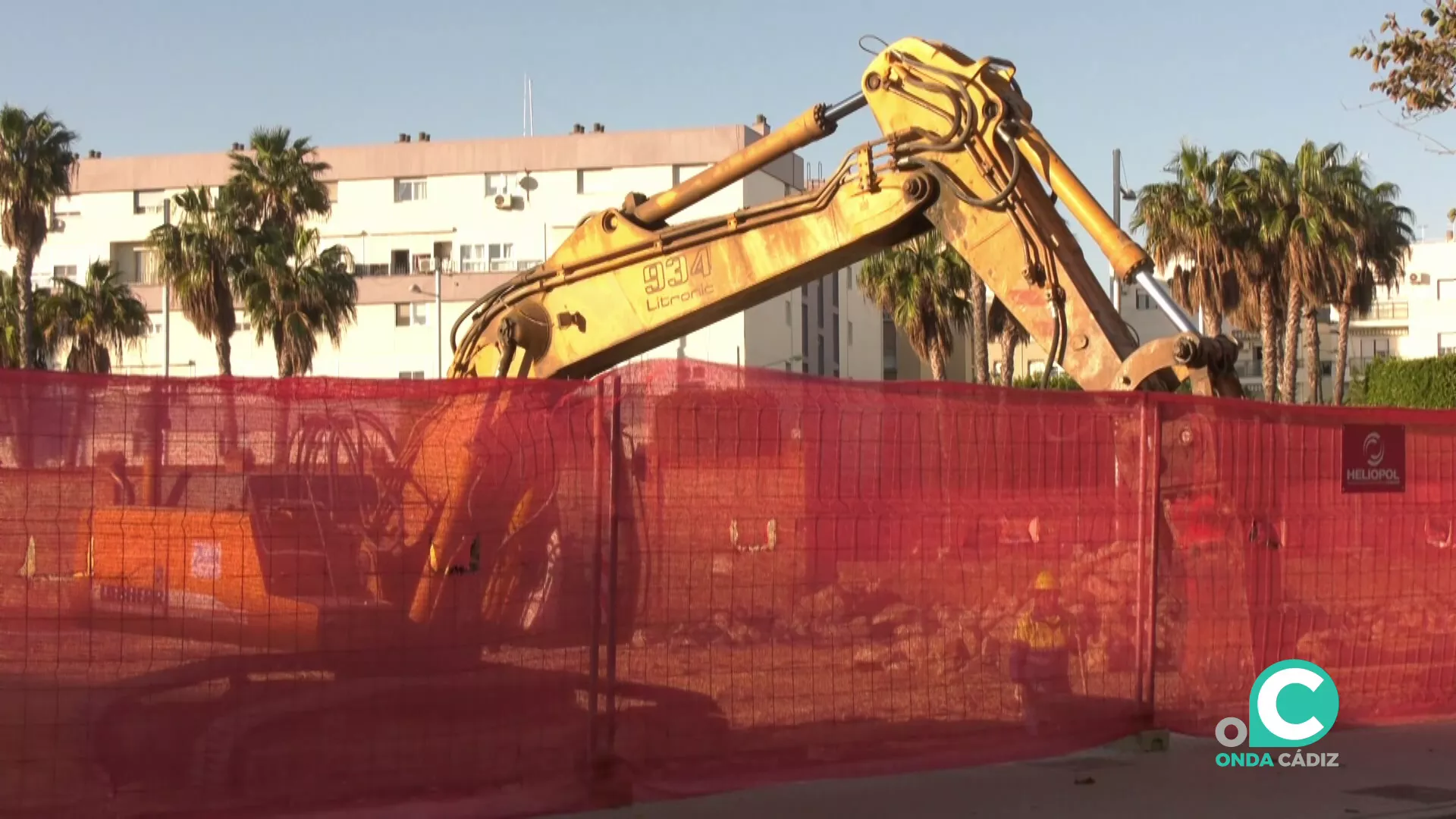 Maquinaria en el solar donde se levantarán las nuevas construcciones en la avenida Marconi