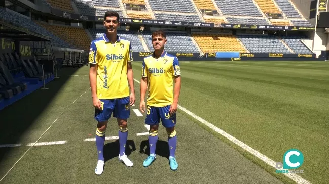 Oscar Melendo y Carlos Fernández posan para los compañeros gráficos 