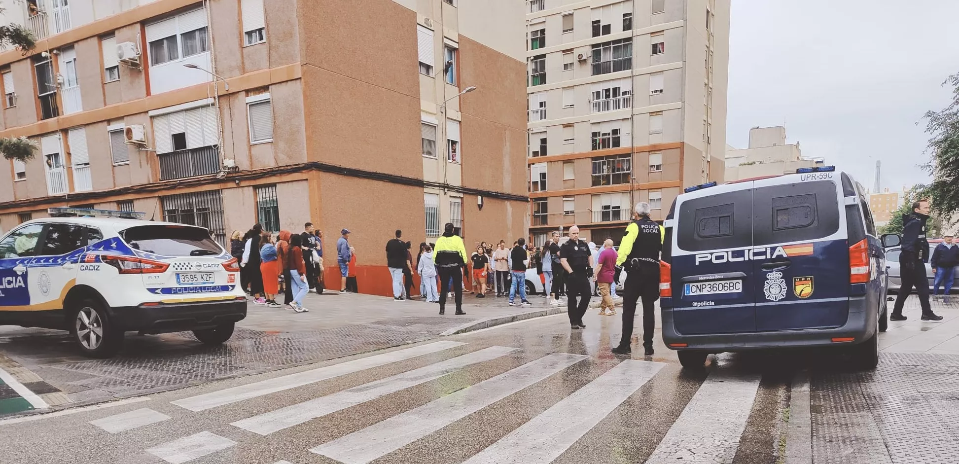 Fuerzas del orden en la barriada de Guillén Moreno 