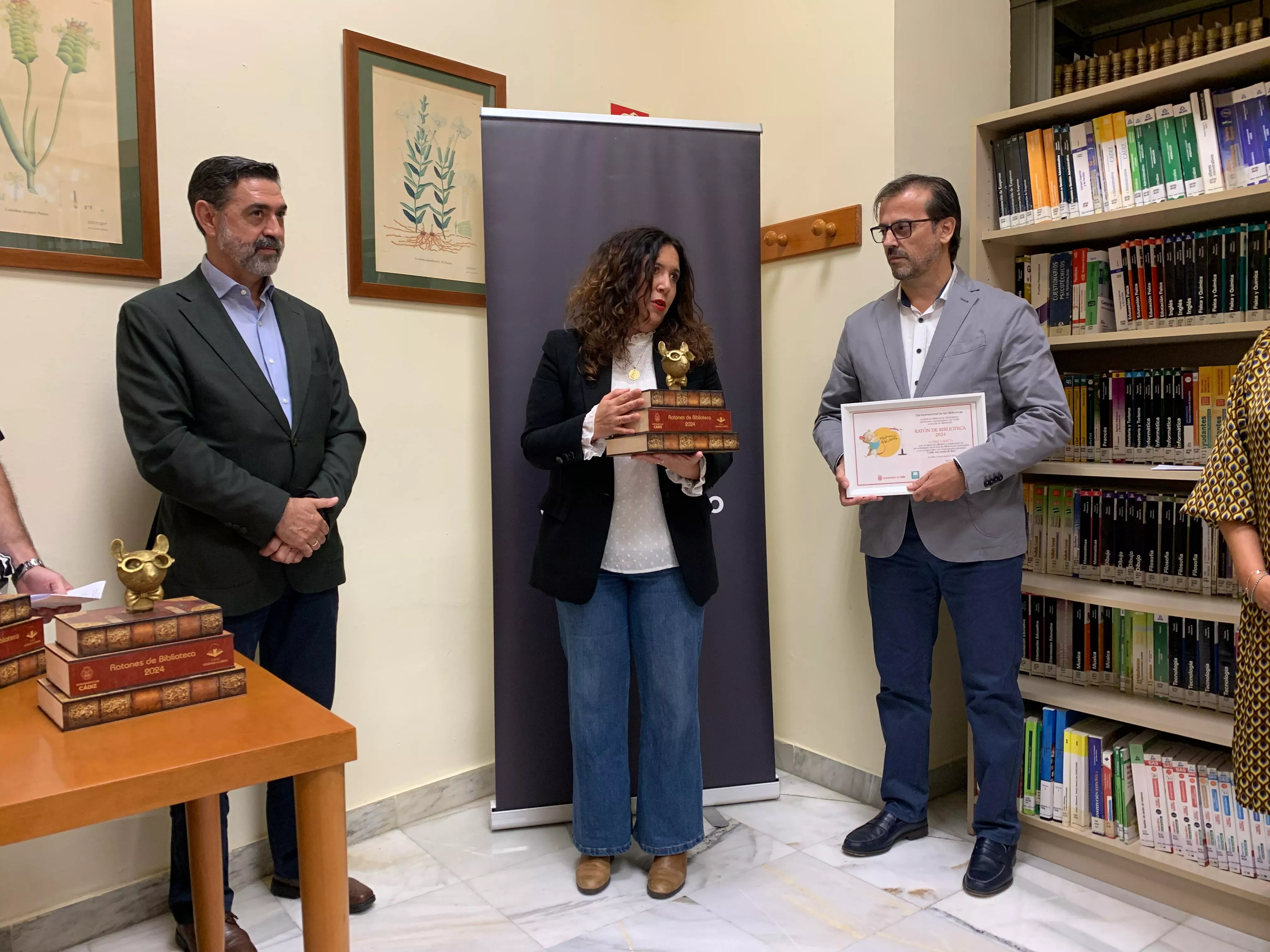 Entrega de los premios 'Ratones de bibliotecas 2024' a Onda Cádiz. 