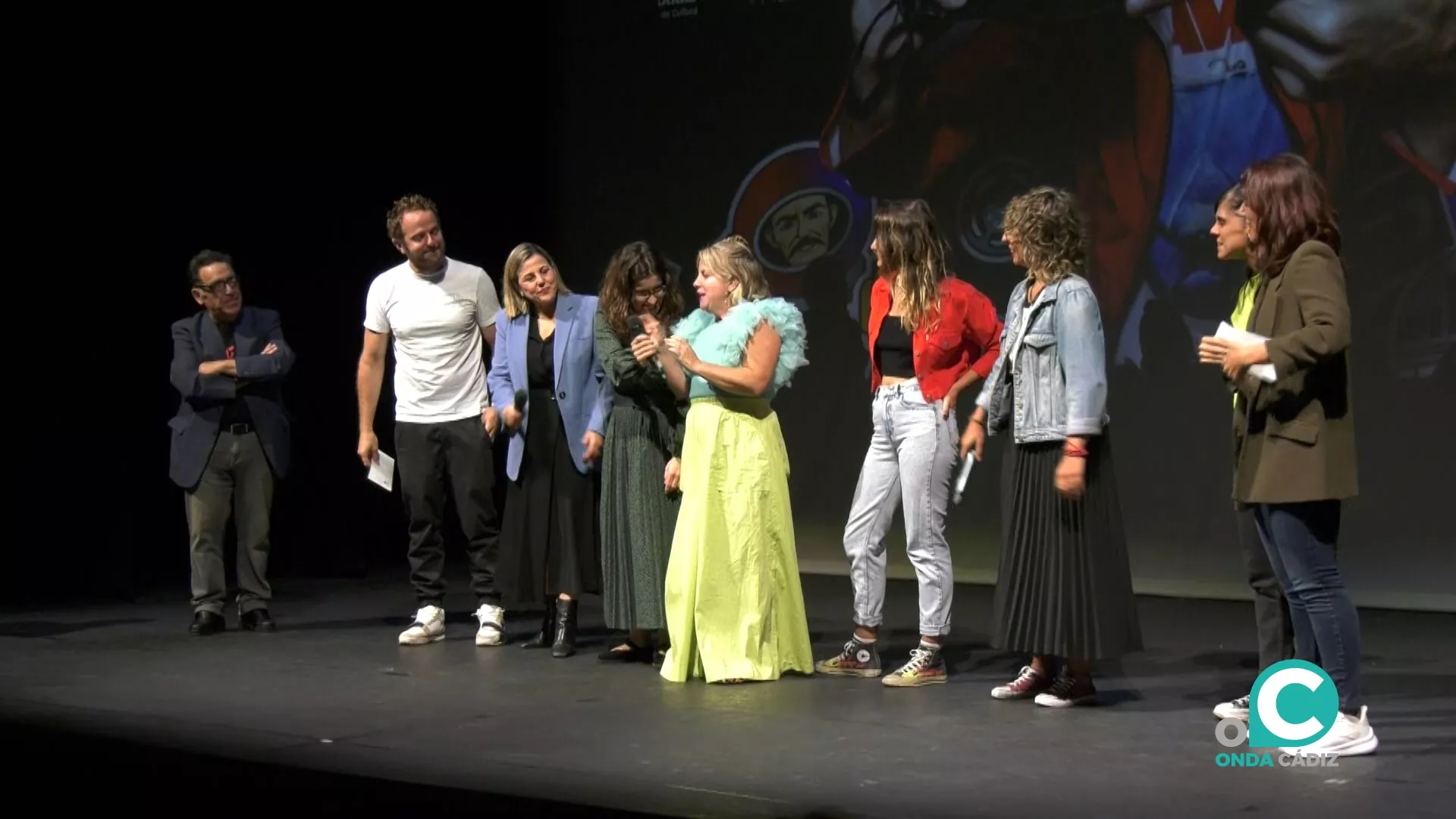 Momento de la entrega de premios del concurso de disfraces en el Teatro del Títere de la Tía Norica.