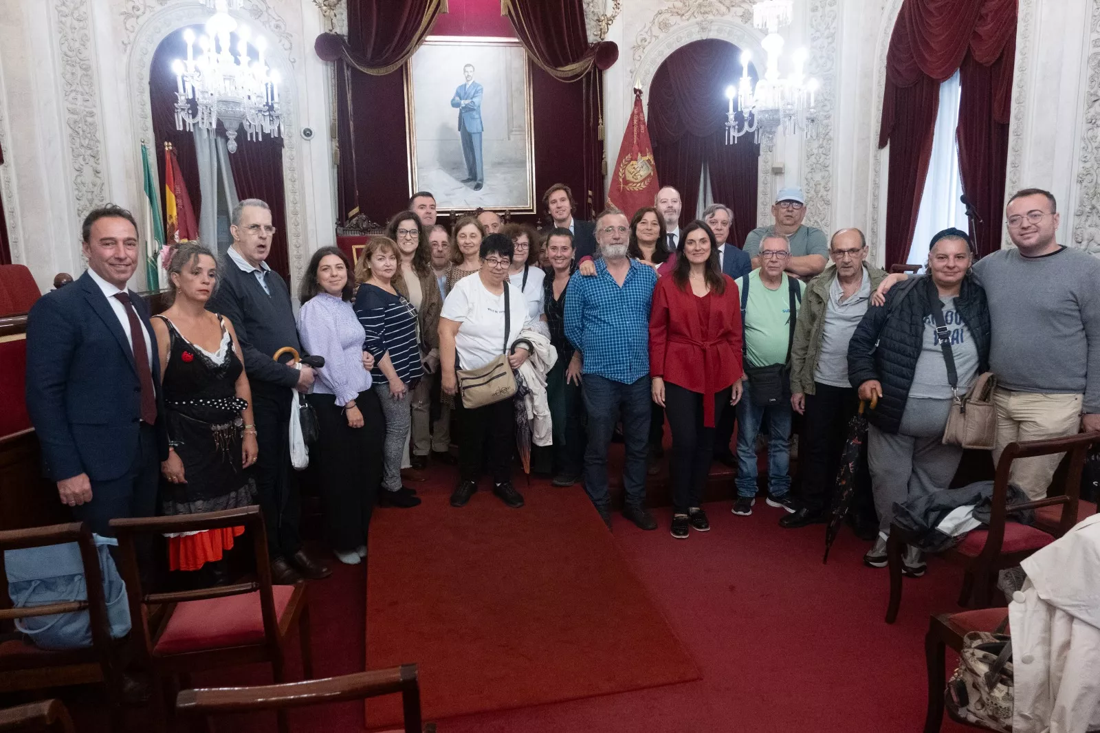 Visita de las asociaciones de la salud mental de Cádiz al Salón de Plenos del Ayuntamiento. 