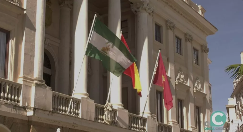 La fachada del Ayuntamiento de Cádiz.