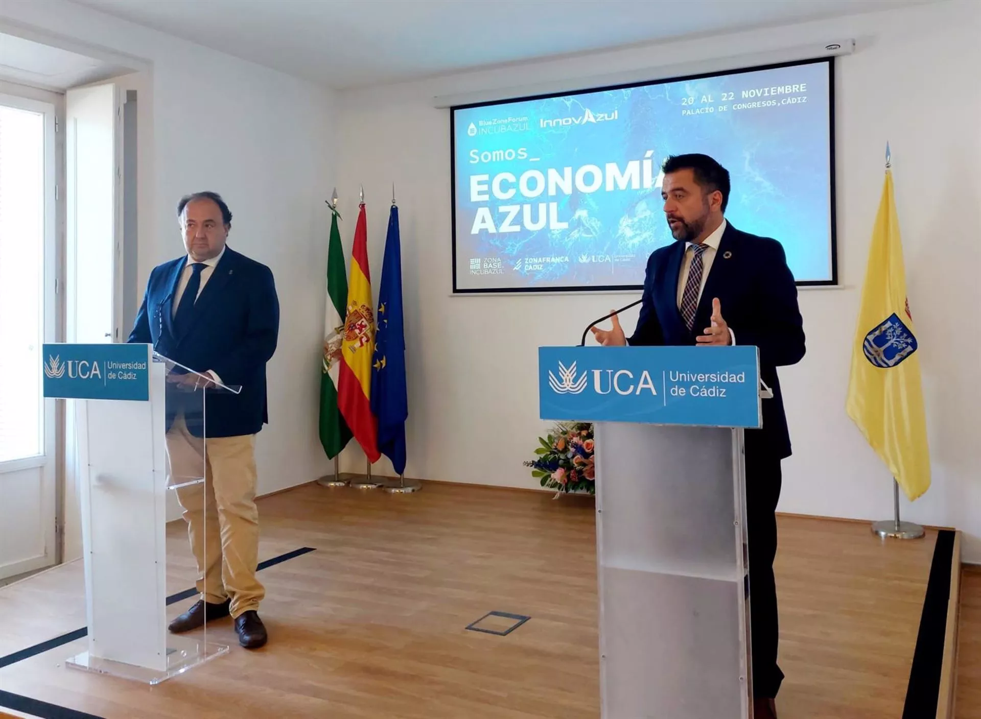 El rector de la Universidad de Cádiz y presidente de la Fundación CEI-mar, Casimiro Mantell, y el delegado del Estado para la Zona Franca, Fran González