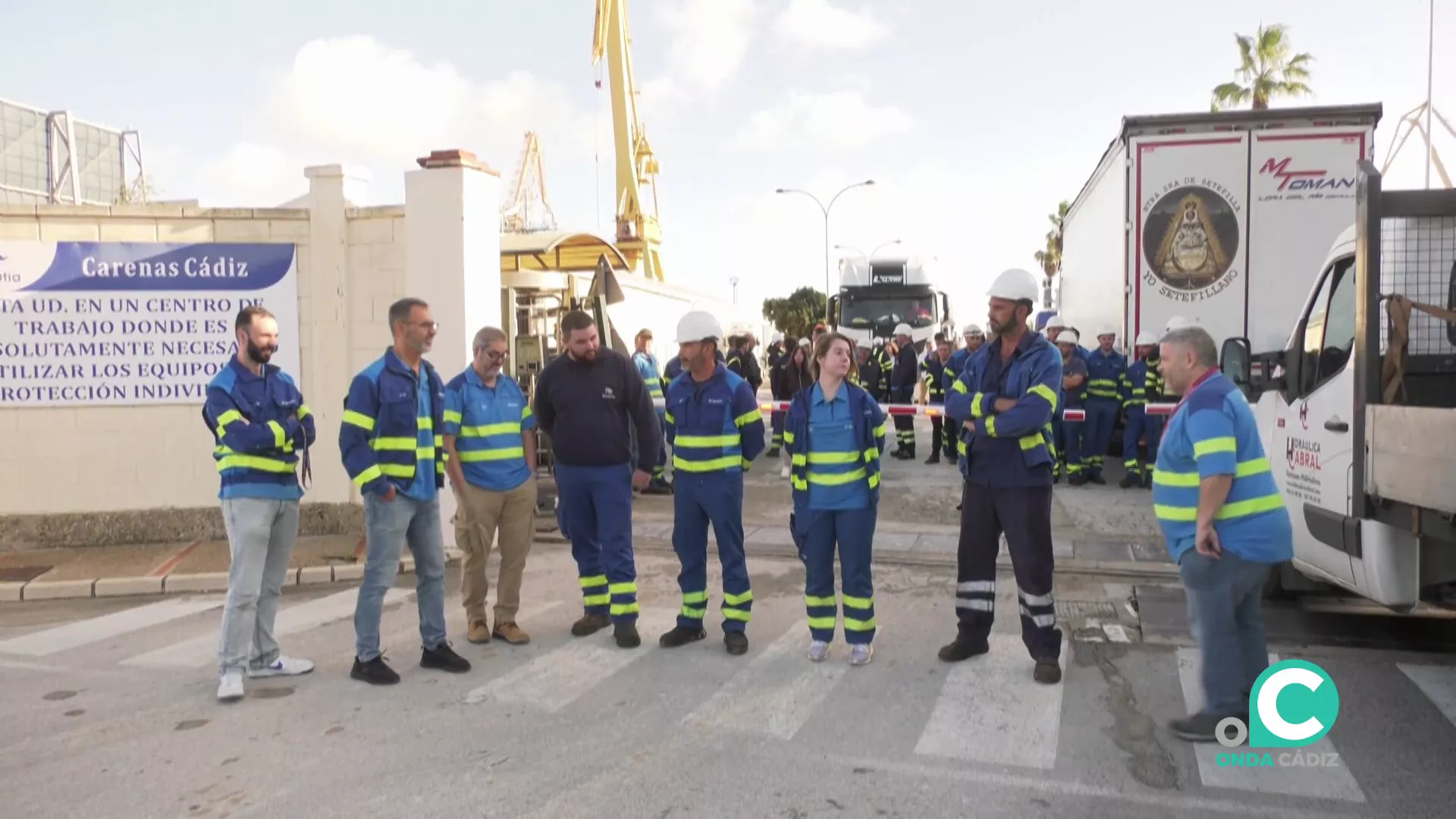 Momento de la concentración en la puerta de la factoría en la mañana de este jueves