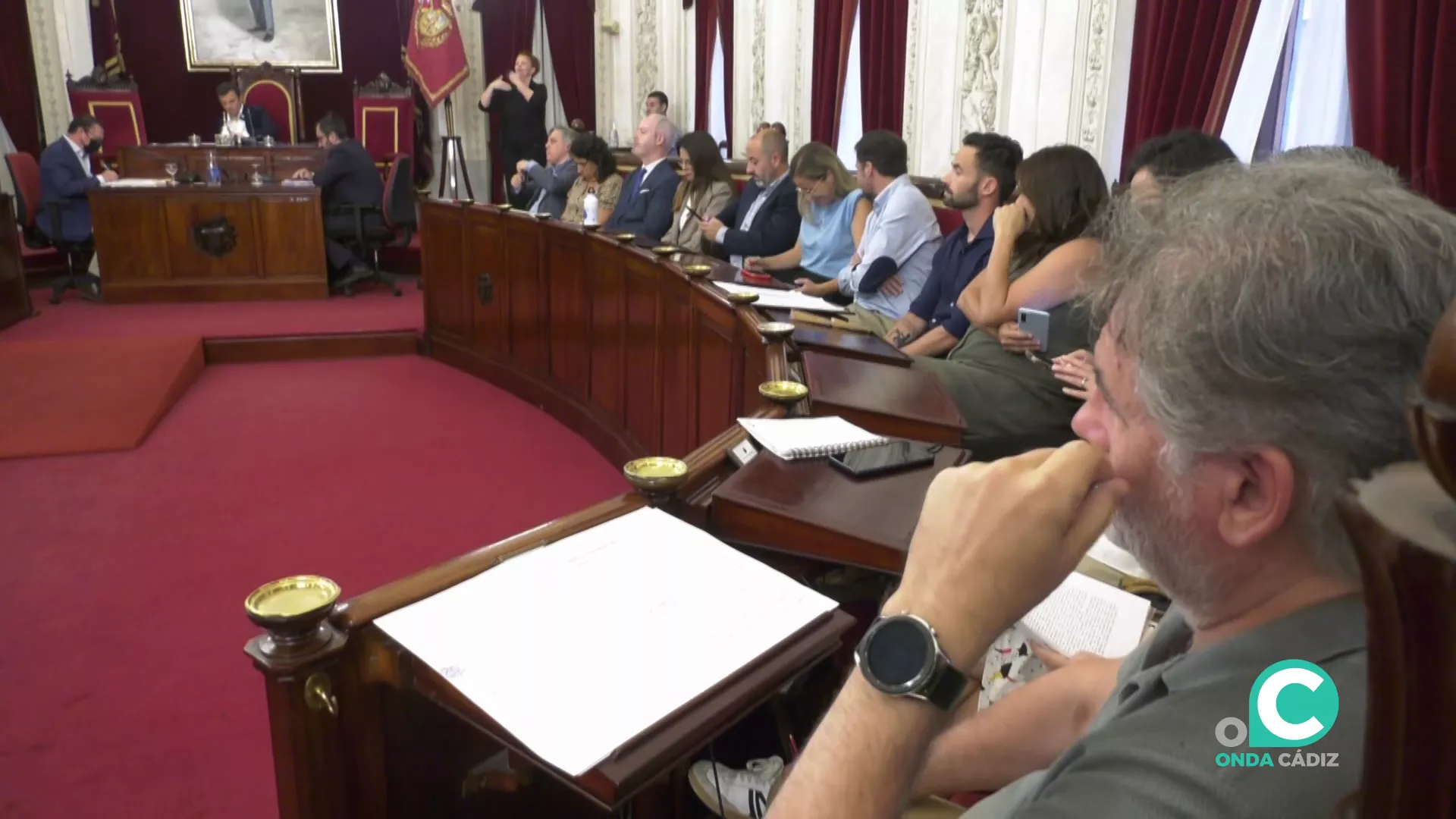 Grupo Adelante Izquierda Gaditana durante el transcurso de un Pleno del Ayuntamiento de Cádiz