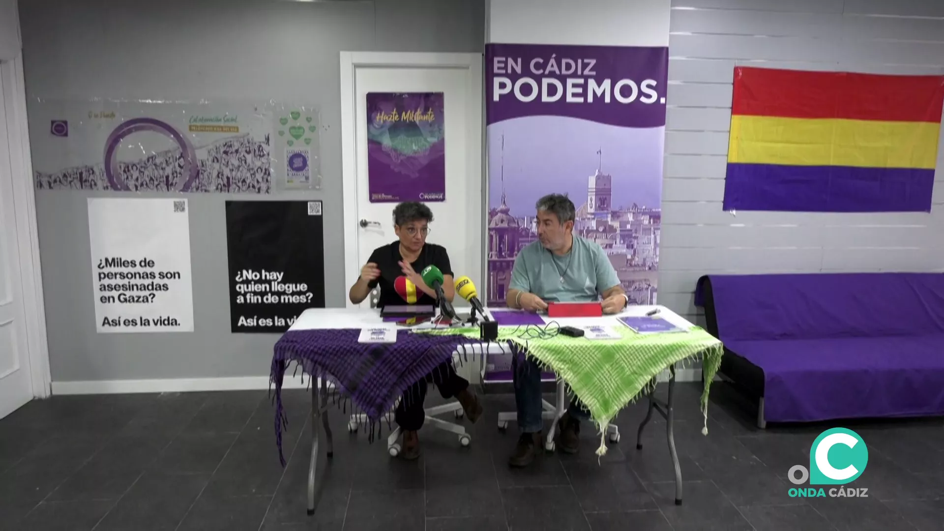 Un momento de la rueda de prensa celebrada en la sede de la formación morada