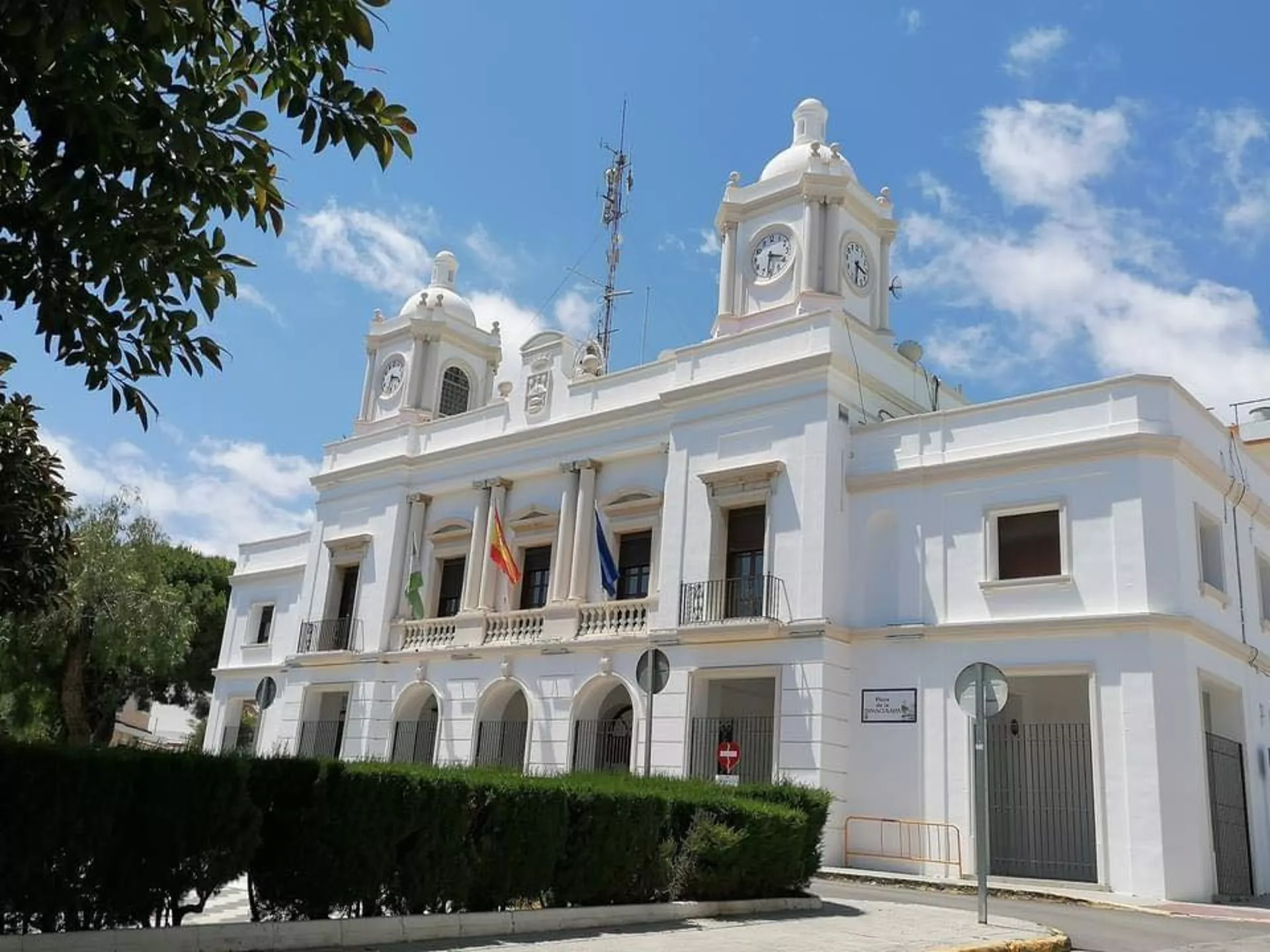 Vista del Ayuntamiento de Barbate en una imagen de archivo