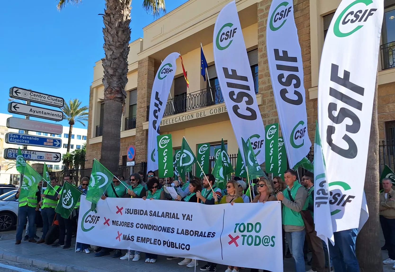 Imagen de la manifestación que se ha llevado a cabo este lunes en Cádiz 