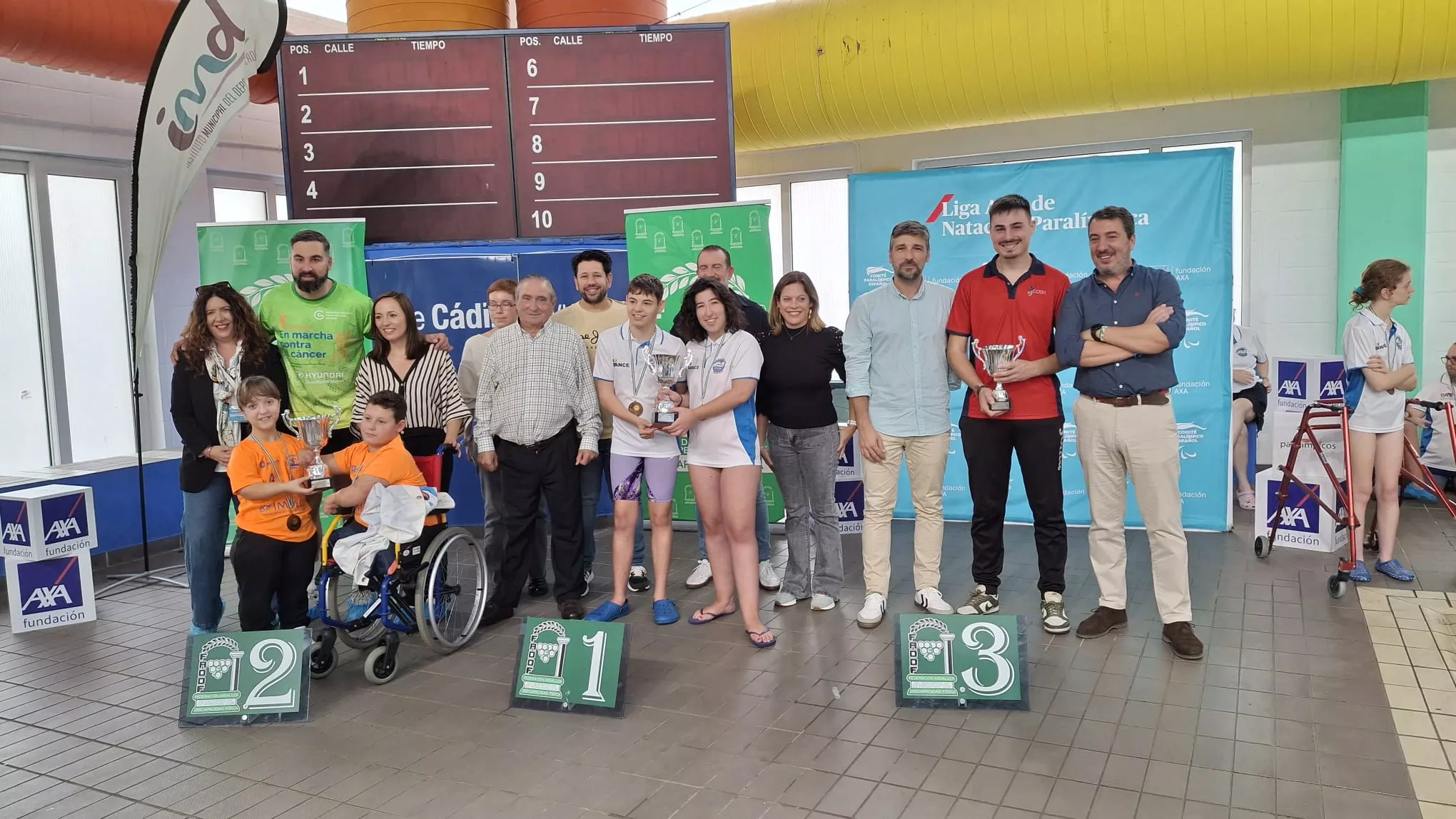 Momento de la entrega de trofeos en el Ciudad de Cádiz 