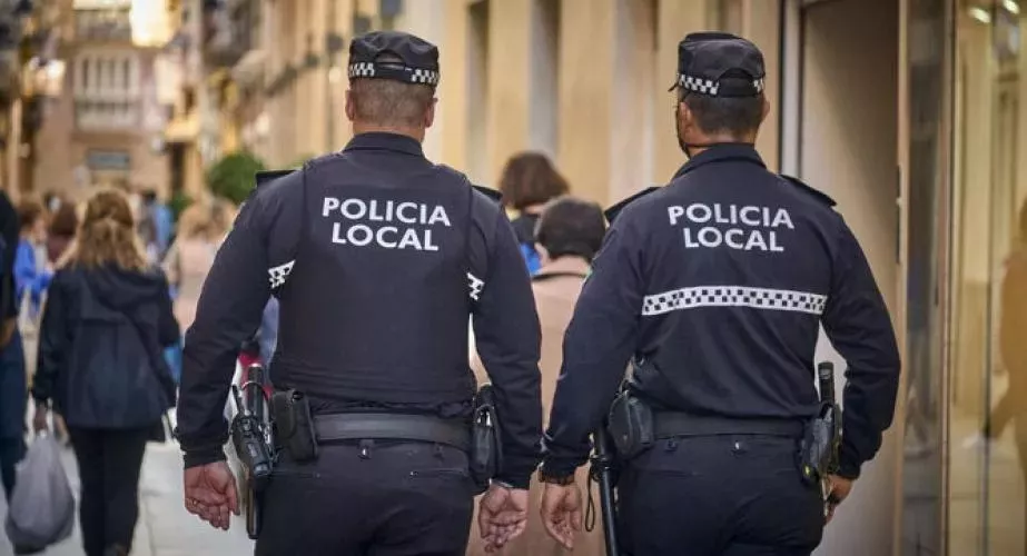 A principios del nuevo año se hará entrega de los juguetes a los más pequeños de las casas valencianas. La Policía Local de Cádiz está liderando la ‘Operación Benetússer’ para que ningún niño se quede sin juguete en el municipio valenciano.