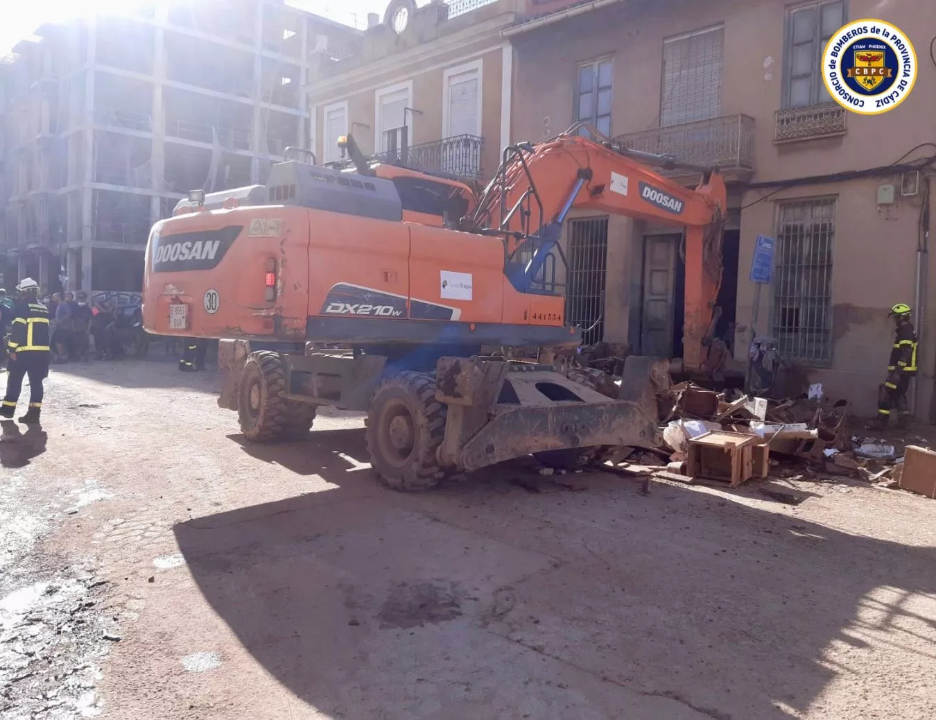 El jueves por la noche partió una dotación de voluntarios para ayudar en las labores de desescombros de la zona afectada