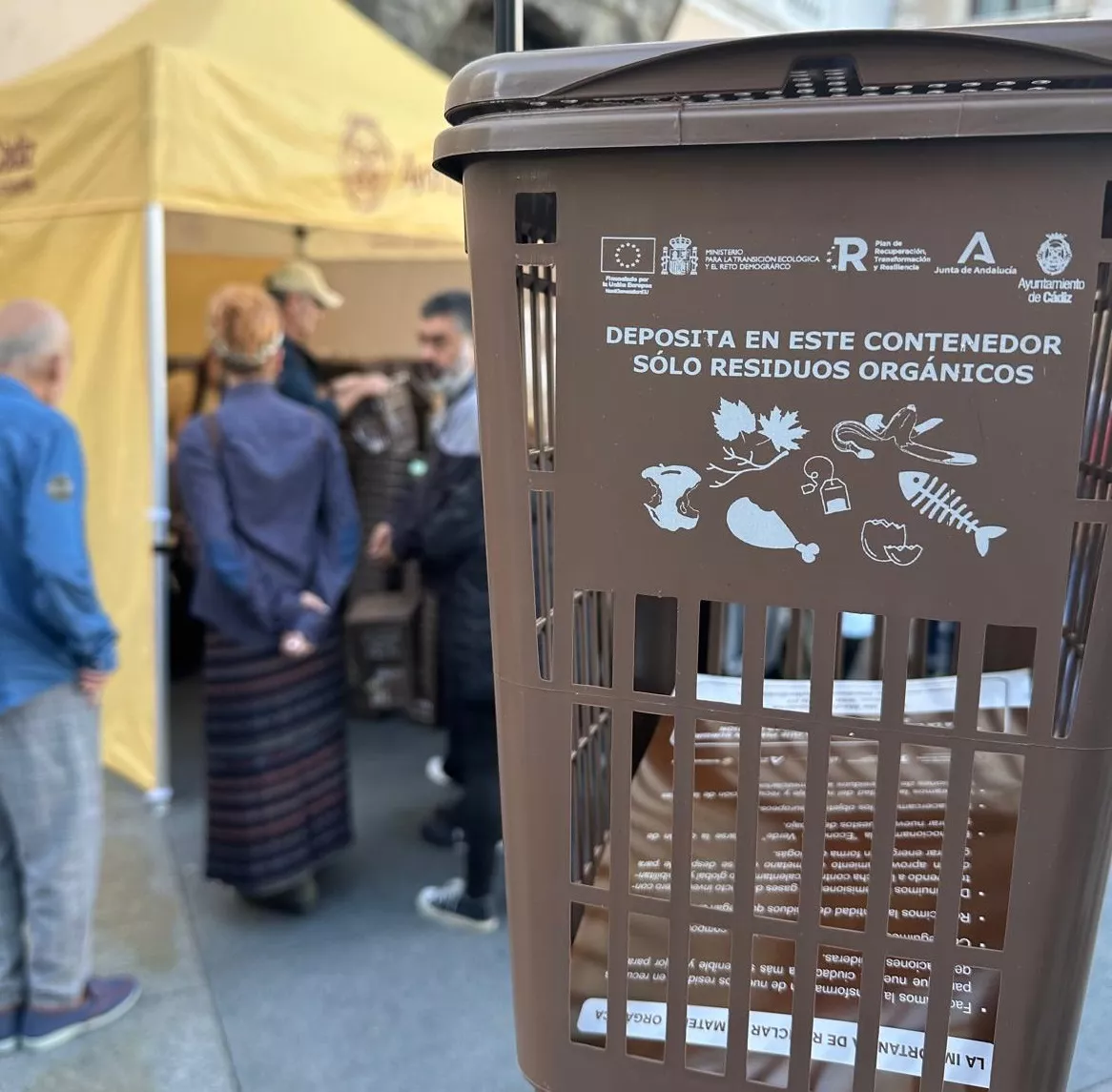 Uno de los contenedores expuestos en la Plaza de San Juan de Dios