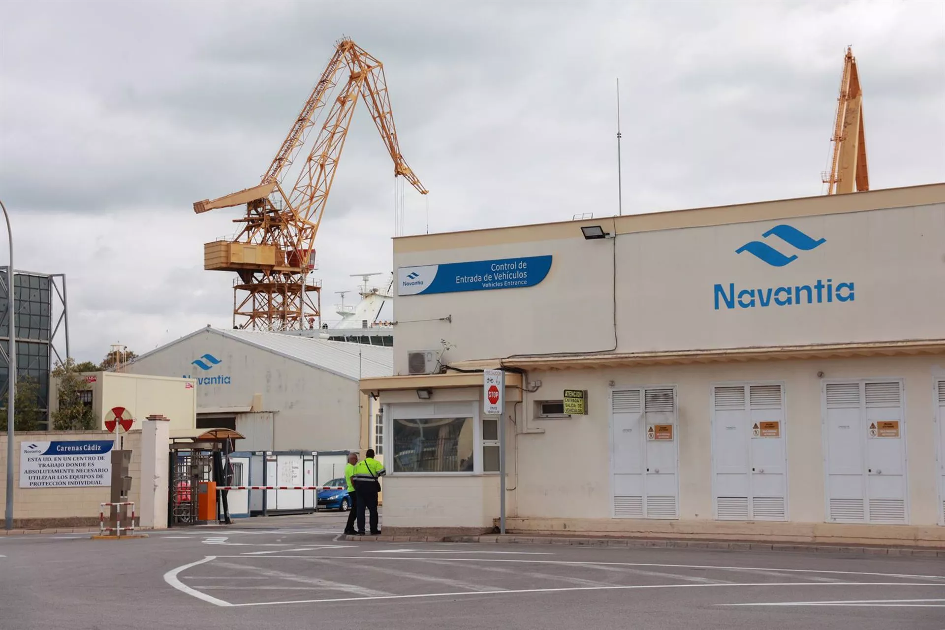 Vista exterior de la entrada de los astilleros de Navantia en Cádiz.