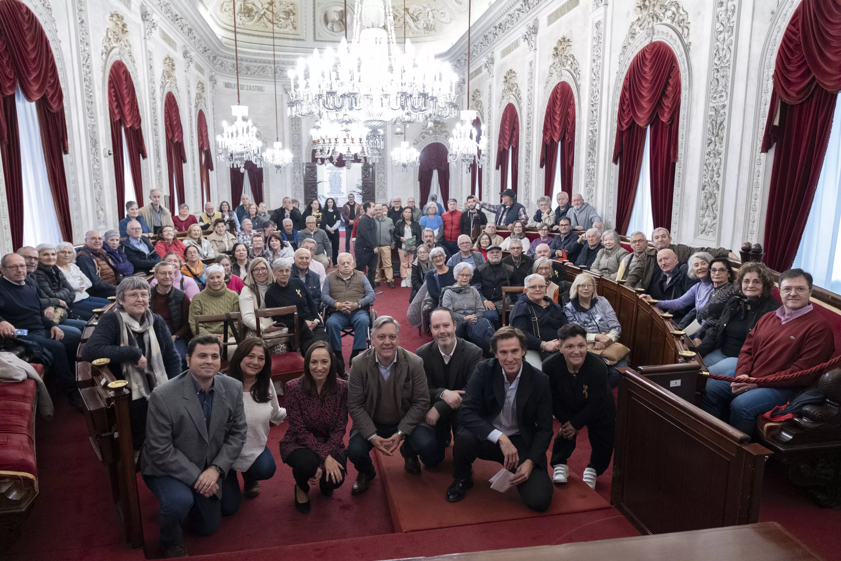 Momento del encuentro en el Salón de Plenos del Ayuntamiento de Cádiz